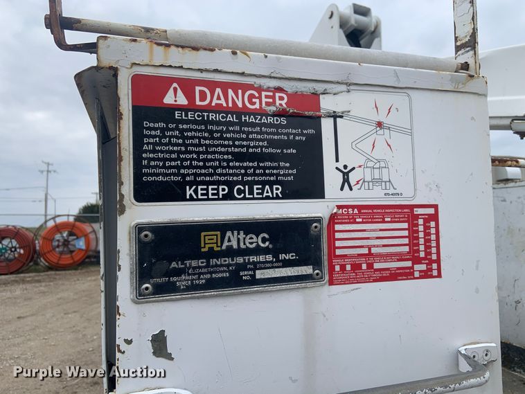 image for item DH5852 2006 Ford F550 Super Duty XL  bucket truck