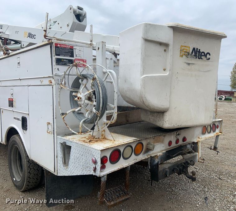 image for item DH5852 2006 Ford F550 Super Duty XL  bucket truck