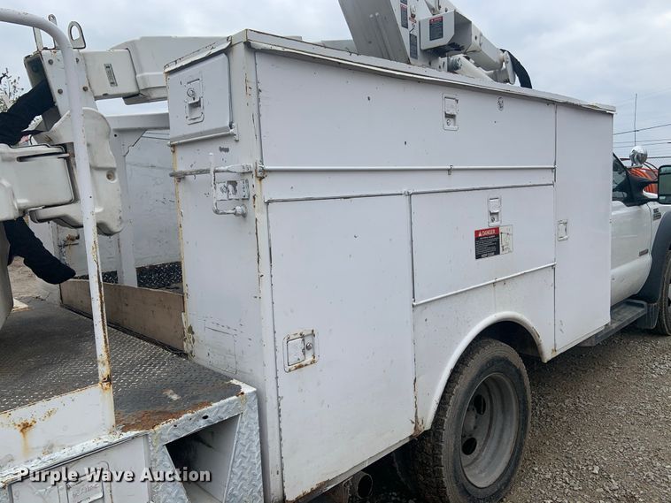 image for item DH5852 2006 Ford F550 Super Duty XL  bucket truck