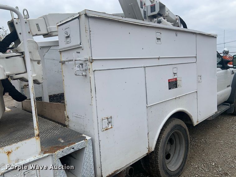 image for item DH5852 2006 Ford F550 Super Duty XL  bucket truck