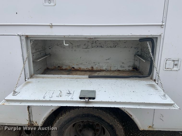 image for item DH5852 2006 Ford F550 Super Duty XL  bucket truck