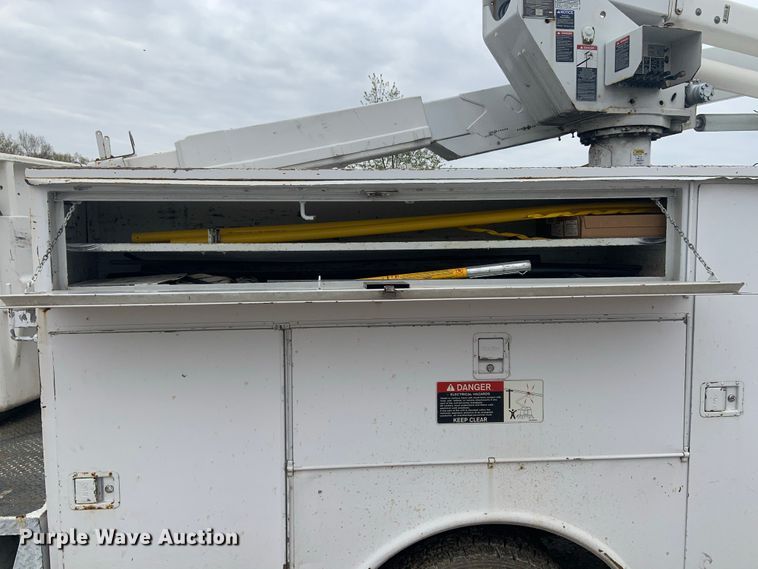 image for item DH5852 2006 Ford F550 Super Duty XL  bucket truck