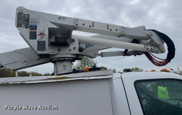 image for item DH5852 2006 Ford F550 Super Duty XL  bucket truck
