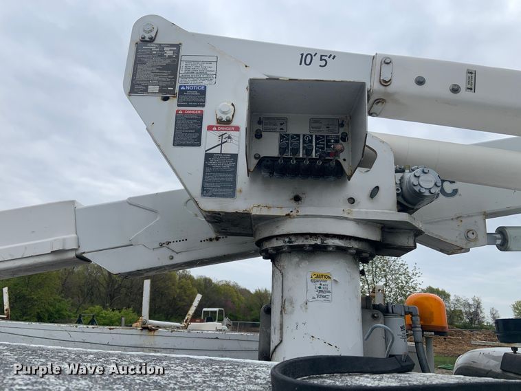 image for item DH5852 2006 Ford F550 Super Duty XL  bucket truck