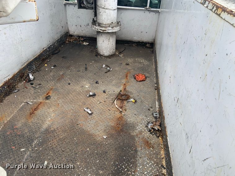 image for item DH5852 2006 Ford F550 Super Duty XL  bucket truck