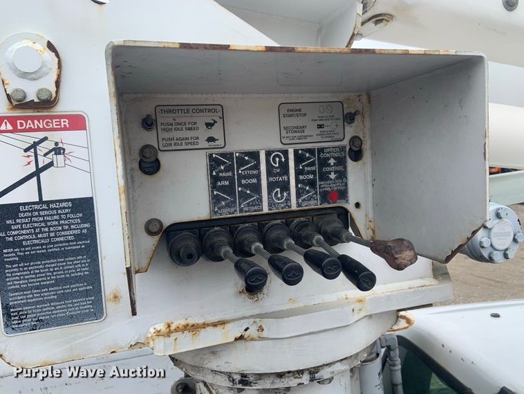 image for item DH5852 2006 Ford F550 Super Duty XL  bucket truck