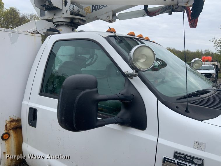 image for item DH5852 2006 Ford F550 Super Duty XL  bucket truck
