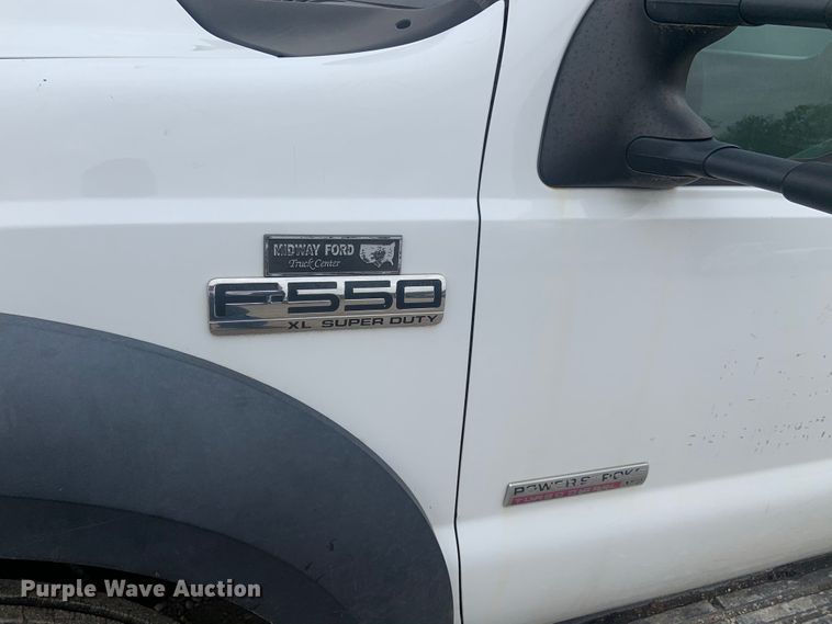 image for item DH5852 2006 Ford F550 Super Duty XL  bucket truck
