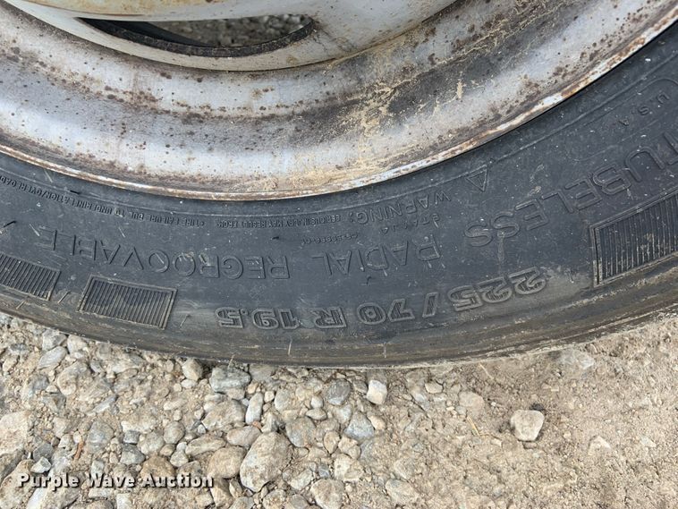 image for item DH5852 2006 Ford F550 Super Duty XL  bucket truck