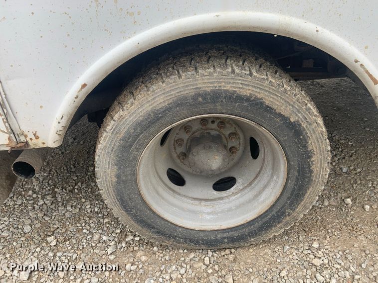 image for item DH5852 2006 Ford F550 Super Duty XL  bucket truck