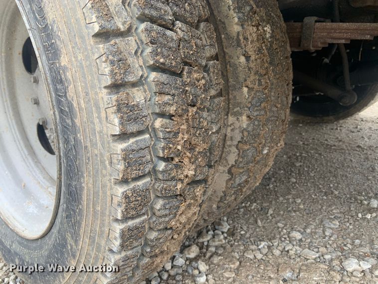 image for item DH5852 2006 Ford F550 Super Duty XL  bucket truck