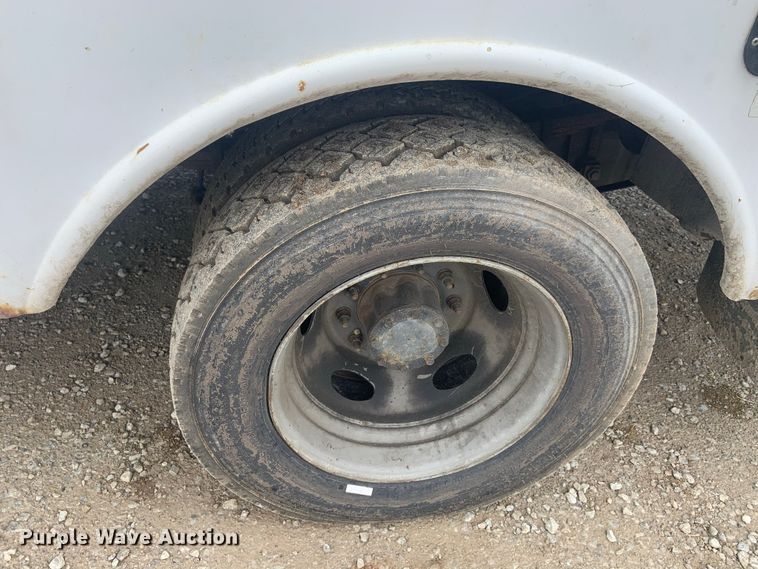 image for item DH5852 2006 Ford F550 Super Duty XL  bucket truck