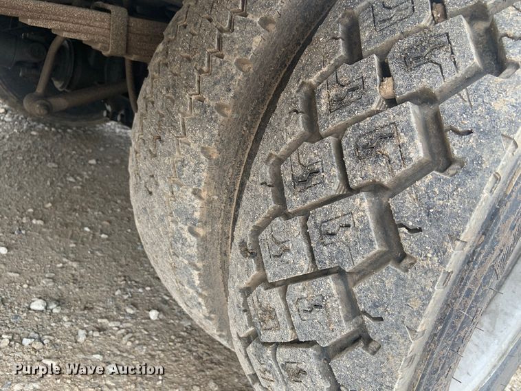 image for item DH5852 2006 Ford F550 Super Duty XL  bucket truck