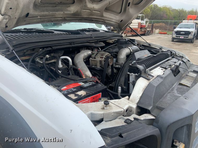 image for item DH5852 2006 Ford F550 Super Duty XL  bucket truck