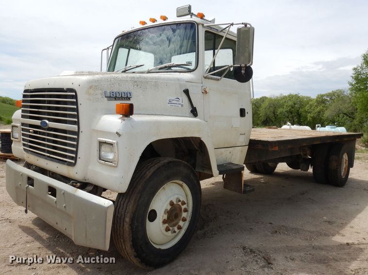 image for item DH8751 1991 Ford L8000  flatbed truck