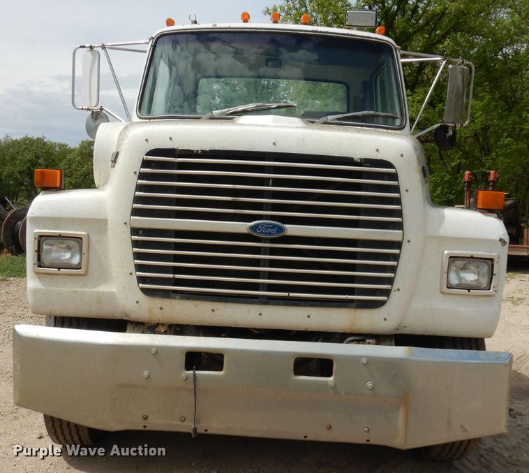 image for item DH8751 1991 Ford L8000  flatbed truck