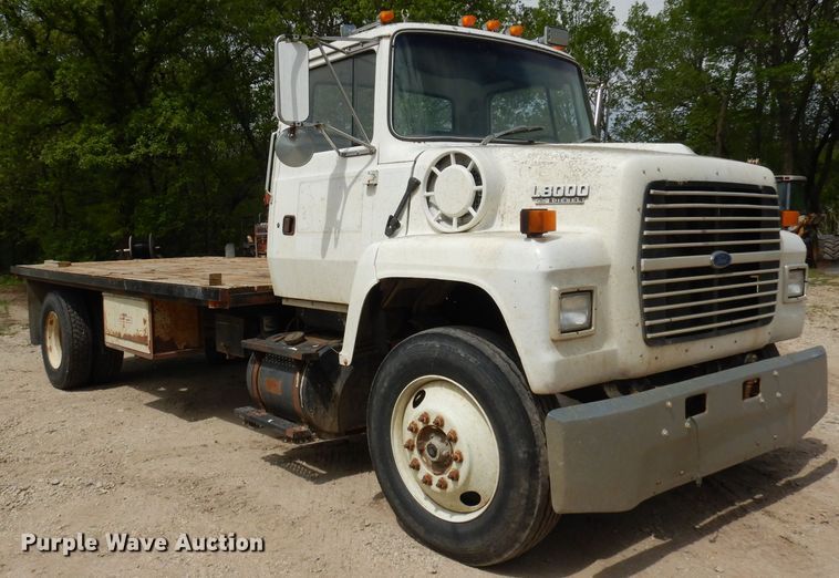 image for item DH8751 1991 Ford L8000  flatbed truck