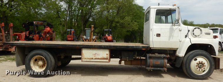 image for item DH8751 1991 Ford L8000  flatbed truck