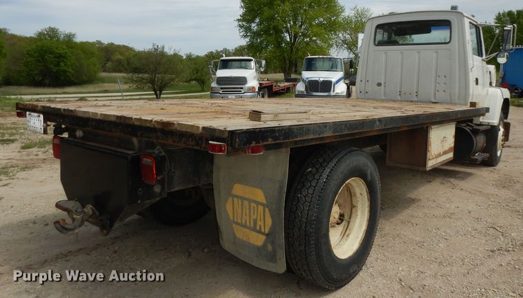 image for item DH8751 1991 Ford L8000  flatbed truck