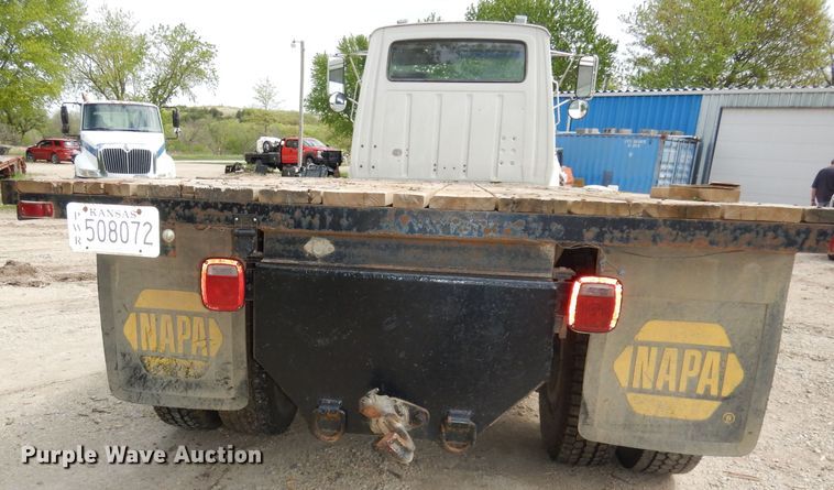 image for item DH8751 1991 Ford L8000  flatbed truck