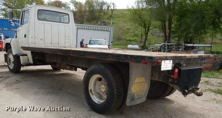 image for item DH8751 1991 Ford L8000  flatbed truck