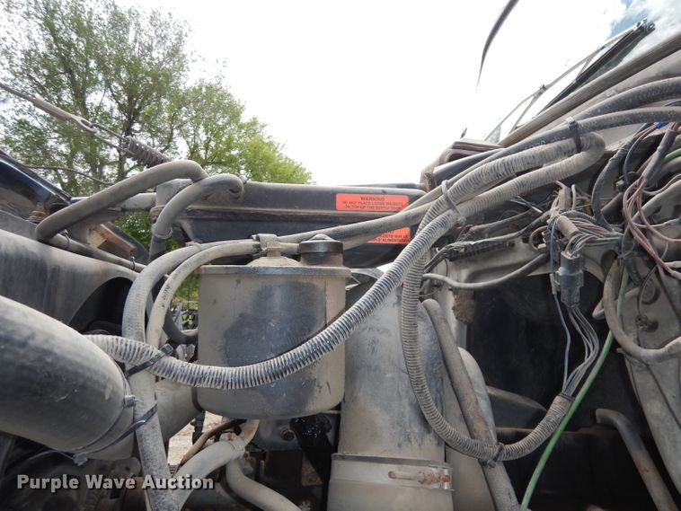 image for item DH8751 1991 Ford L8000  flatbed truck