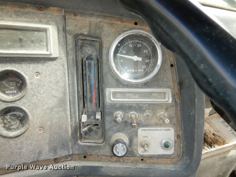 image for item DH8751 1991 Ford L8000  flatbed truck