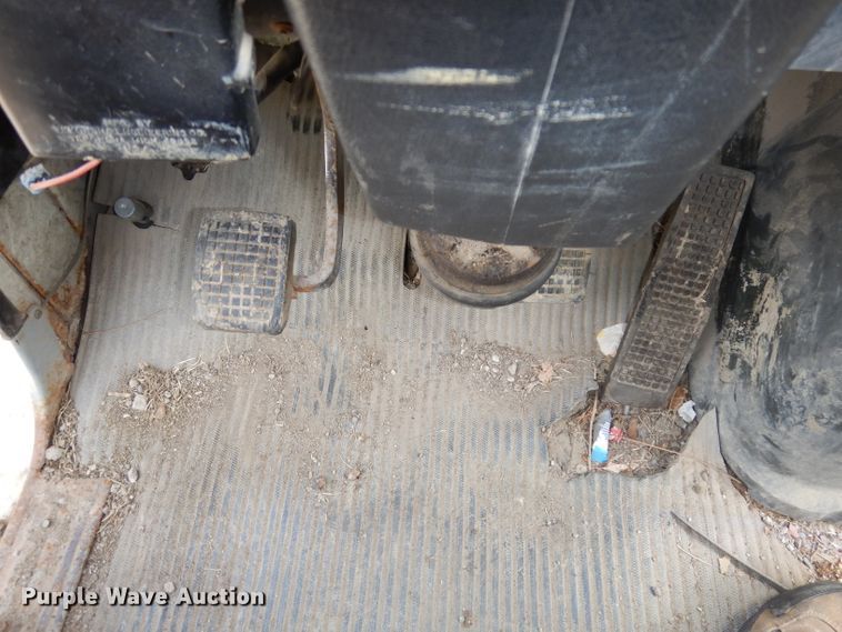 image for item DH8751 1991 Ford L8000  flatbed truck