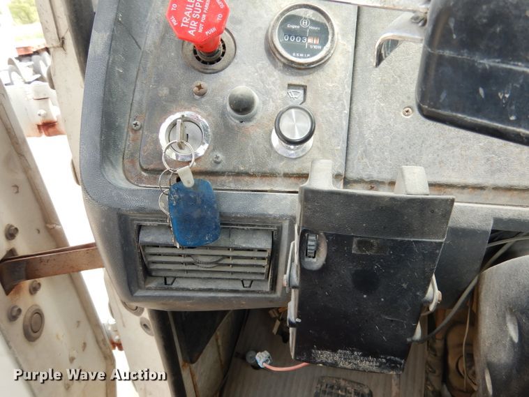 image for item DH8751 1991 Ford L8000  flatbed truck