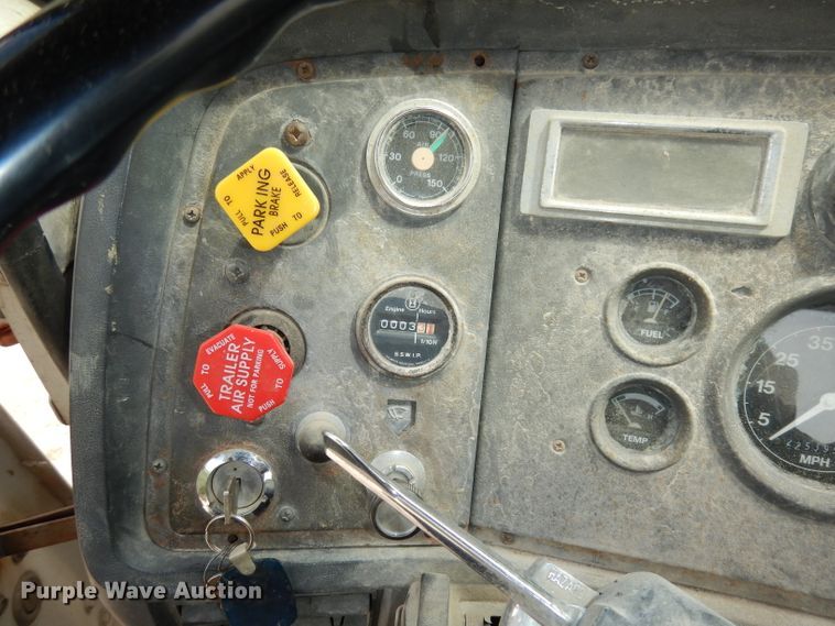 image for item DH8751 1991 Ford L8000  flatbed truck