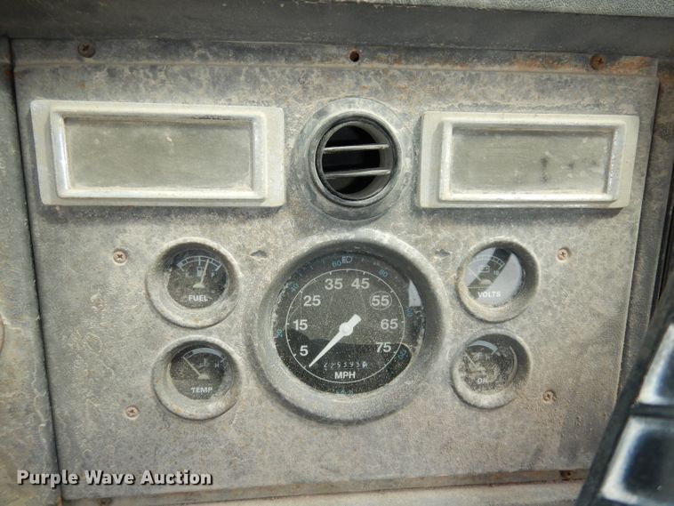 image for item DH8751 1991 Ford L8000  flatbed truck