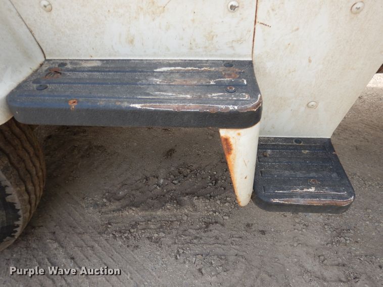 image for item DH8751 1991 Ford L8000  flatbed truck