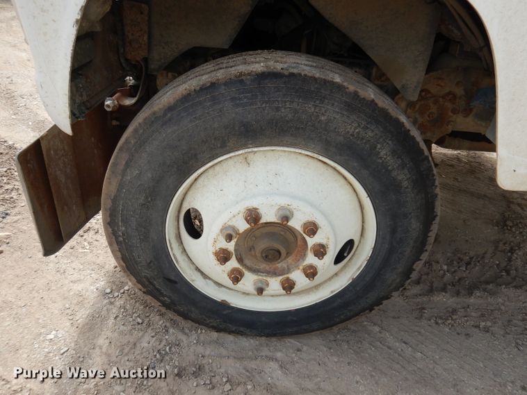 image for item DH8751 1991 Ford L8000  flatbed truck