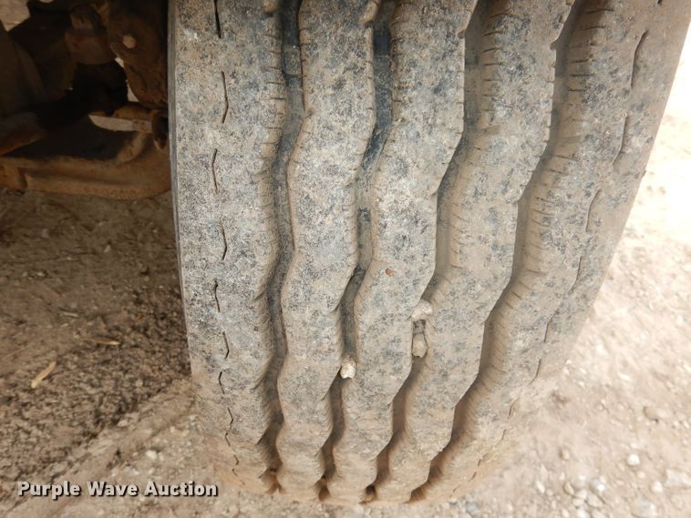 image for item DH8751 1991 Ford L8000  flatbed truck