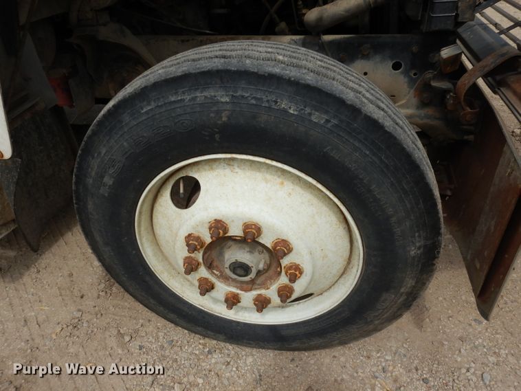 image for item DH8751 1991 Ford L8000  flatbed truck