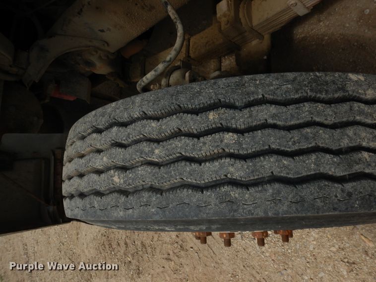 image for item DH8751 1991 Ford L8000  flatbed truck