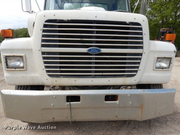 image for item DH8751 1991 Ford L8000  flatbed truck