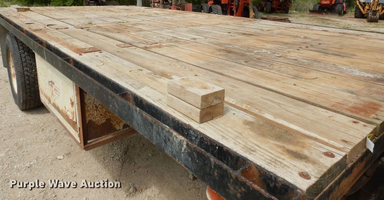 image for item DH8751 1991 Ford L8000  flatbed truck