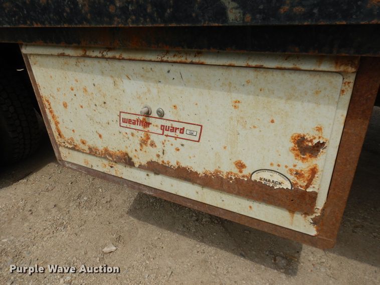 image for item DH8751 1991 Ford L8000  flatbed truck