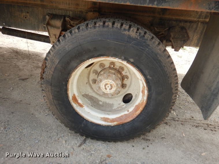 image for item DH8751 1991 Ford L8000  flatbed truck