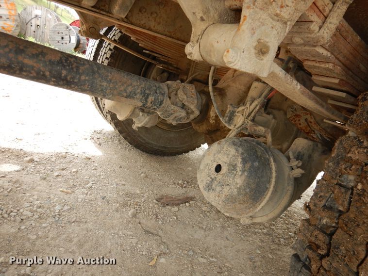 image for item DH8751 1991 Ford L8000  flatbed truck