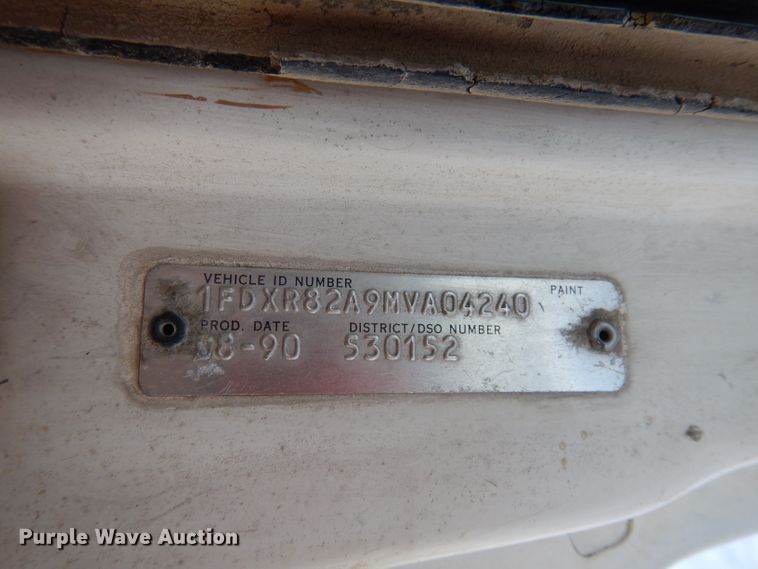 image for item DH8751 1991 Ford L8000  flatbed truck