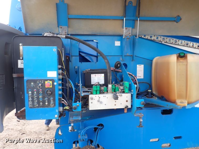 image for item DJ0172 2007 Genie S-65  boom lift