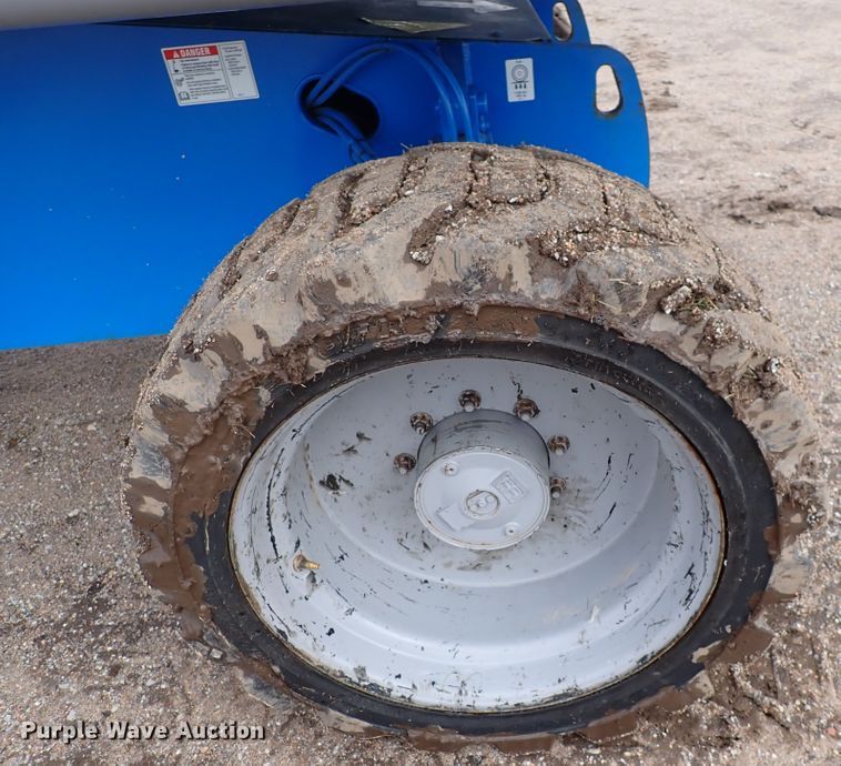 image for item DJ0172 2007 Genie S-65  boom lift