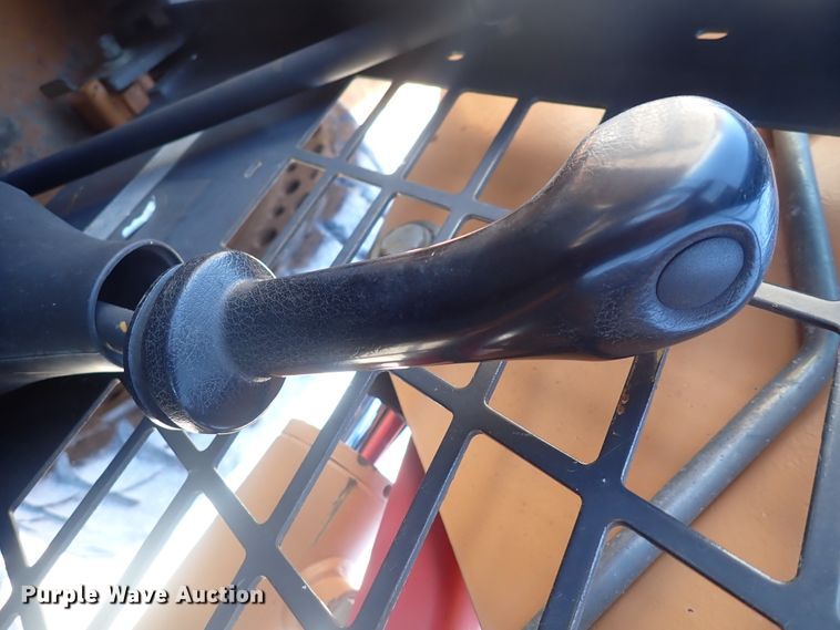 image for item DJ5654 2002 Case 70XT  skid steer loader