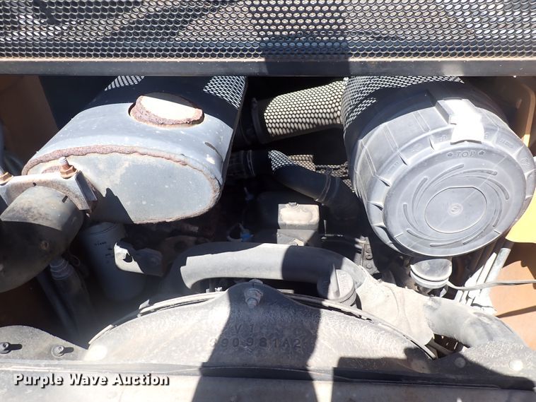 image for item DJ5654 2002 Case 70XT  skid steer loader