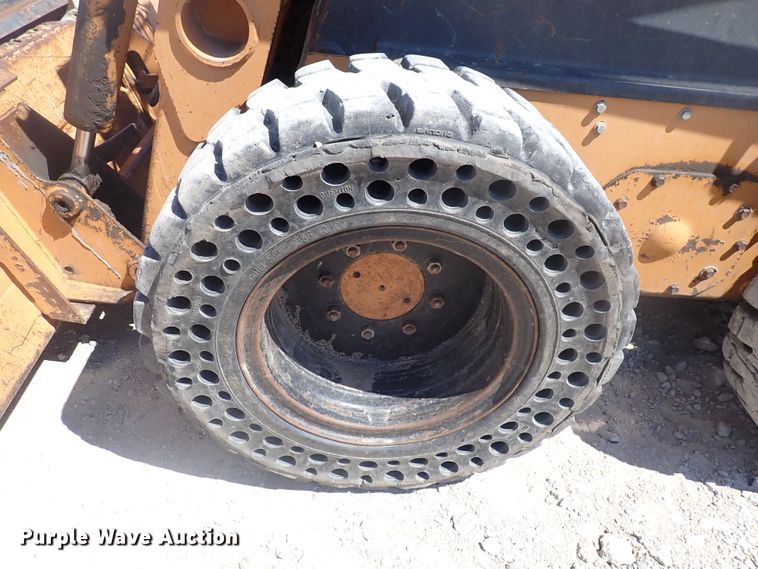 image for item DJ5654 2002 Case 70XT  skid steer loader