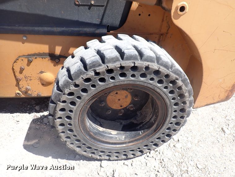 image for item DJ5654 2002 Case 70XT  skid steer loader