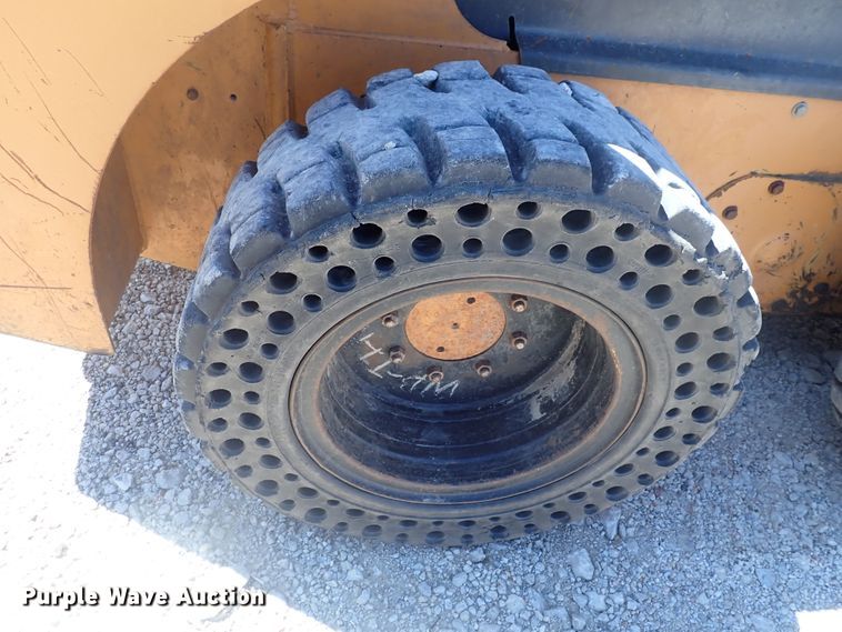 image for item DJ5654 2002 Case 70XT  skid steer loader