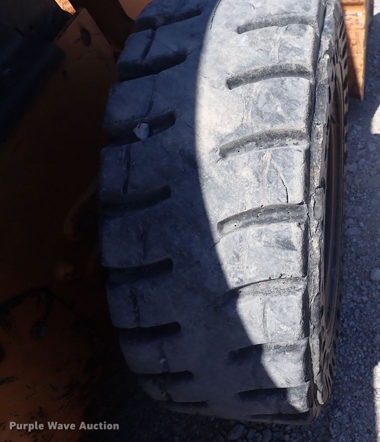 image for item DJ5654 2002 Case 70XT  skid steer loader